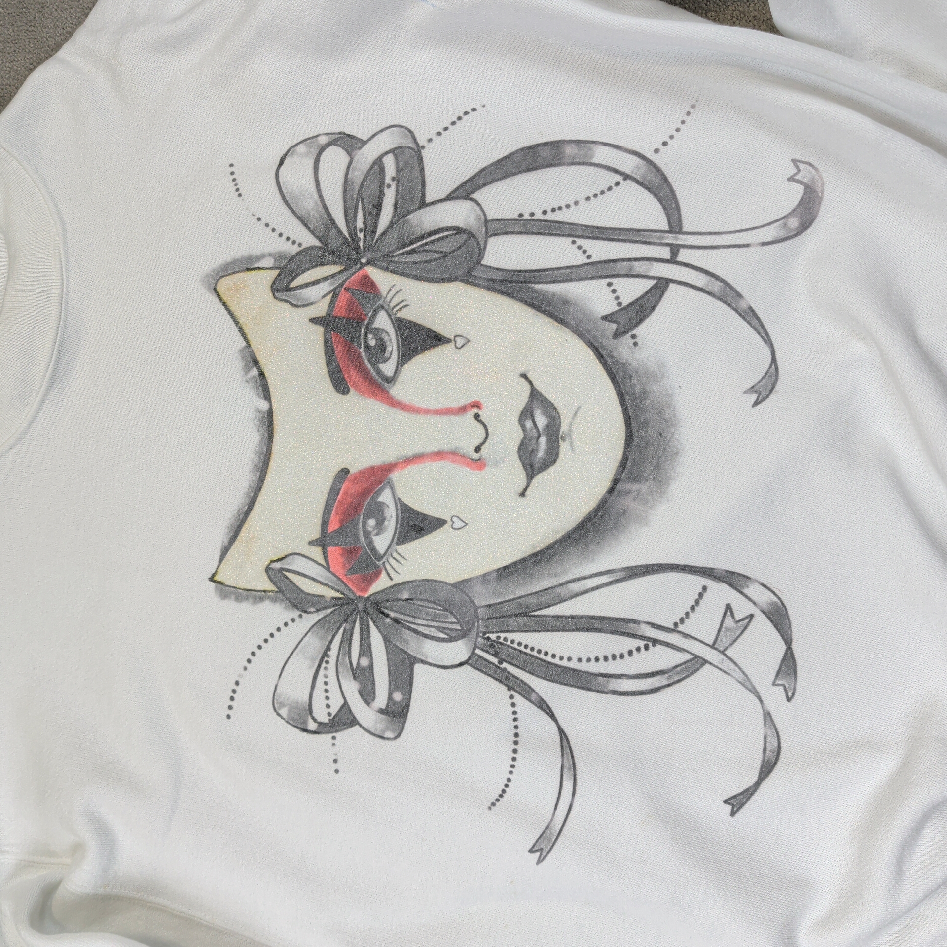 Vintage 80s Women's Graphic Sweatshirt XL White Mask Design Artsy Unique Cotton — photo 2